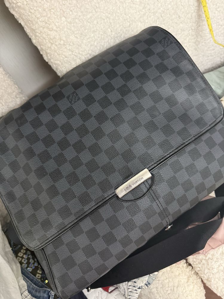 Louis Vuitton мужская сумка . Размер 30•40 см. Торг.
