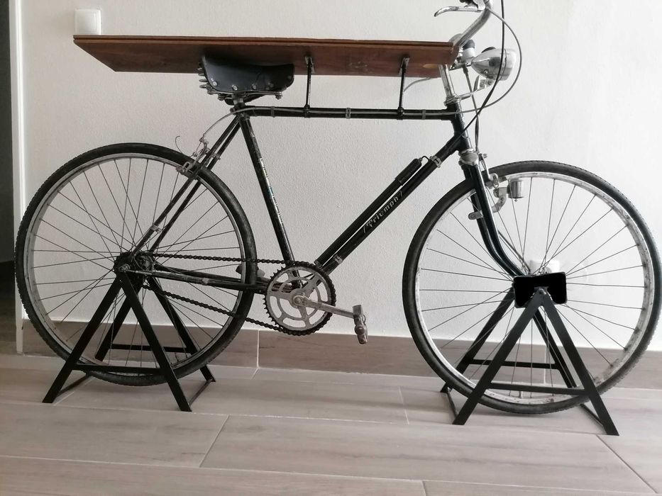 Bicicleta antiga para decoração
