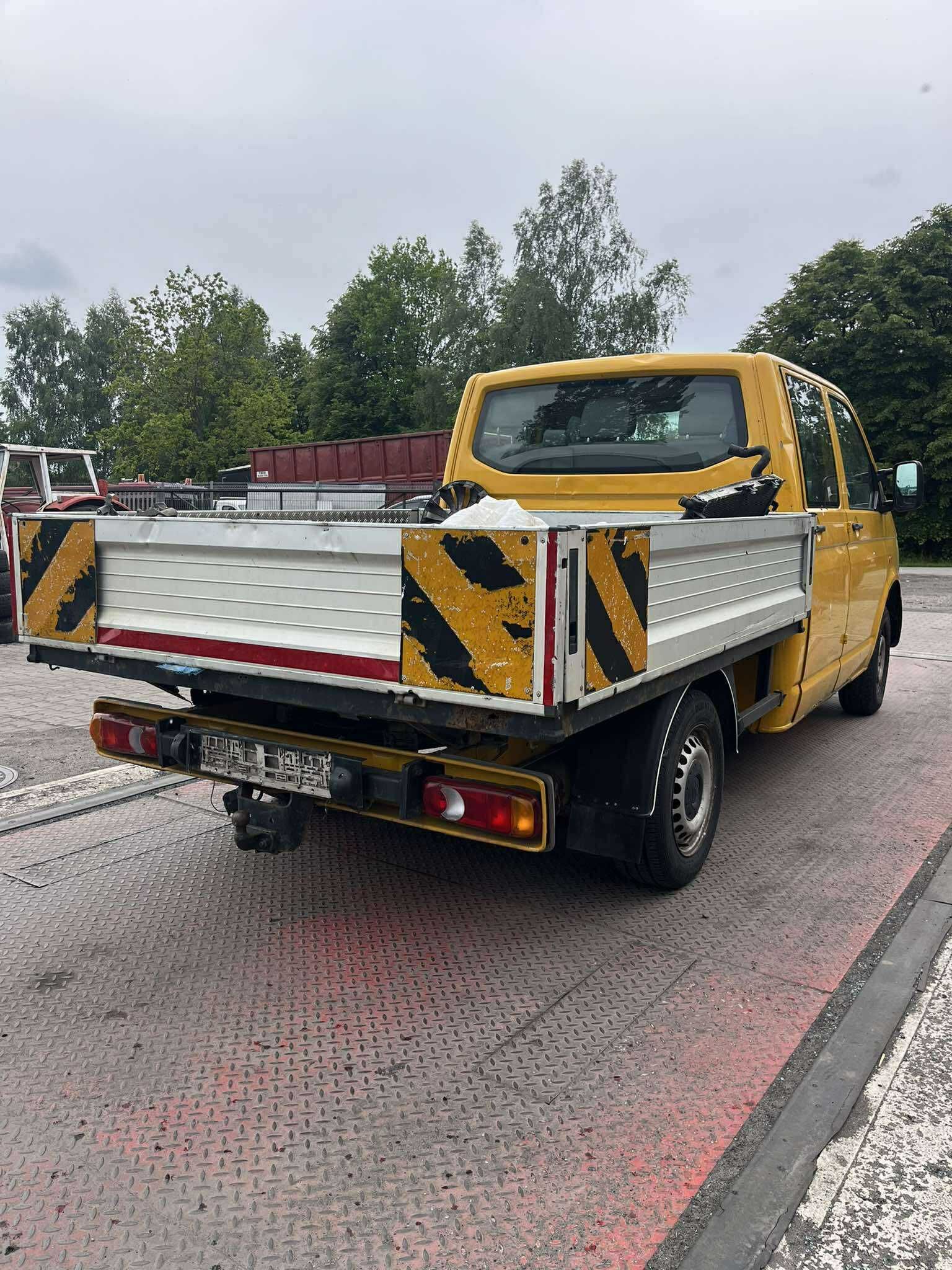 Volkswagen T5 2006r. 2.5 TDI 130KM BNZ części