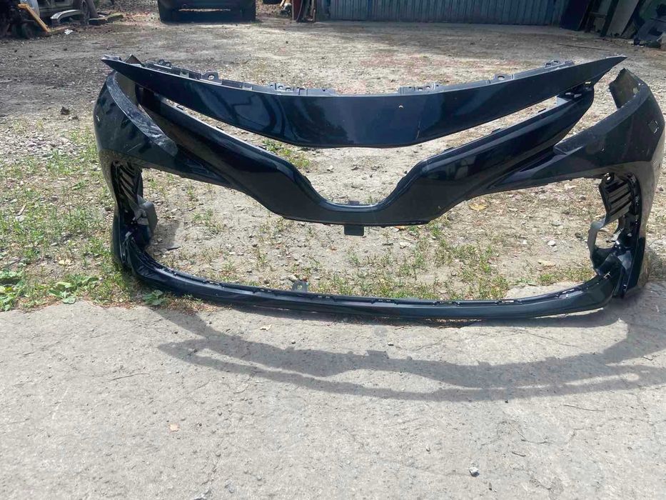 Бампер передній оригінал Toyota Camry 70 Тойота Кемрі