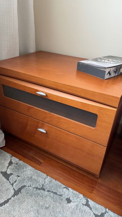 Vendo cómoda + 2 mesinhas cabeceira + camiseiro + espelho