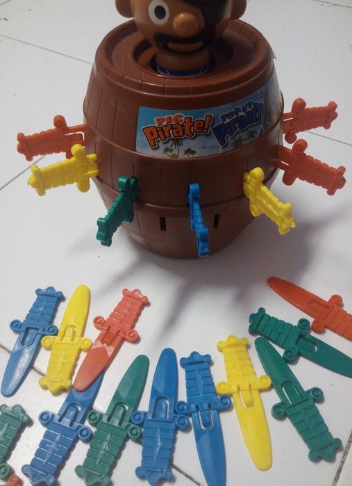 Jogo TOMY Pop Up Pirate