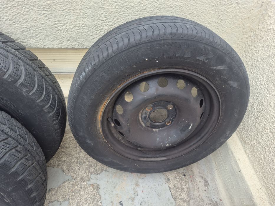 4 rodas de ferro com peneus