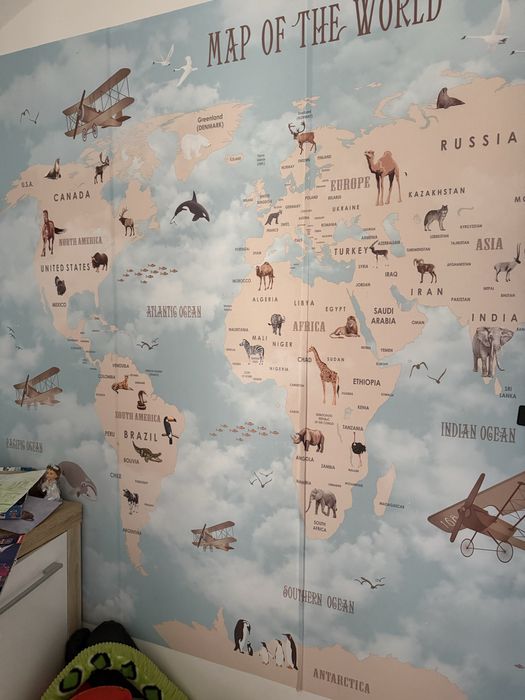 Tapeta mapa świata dla dzieci ze zwierzętami