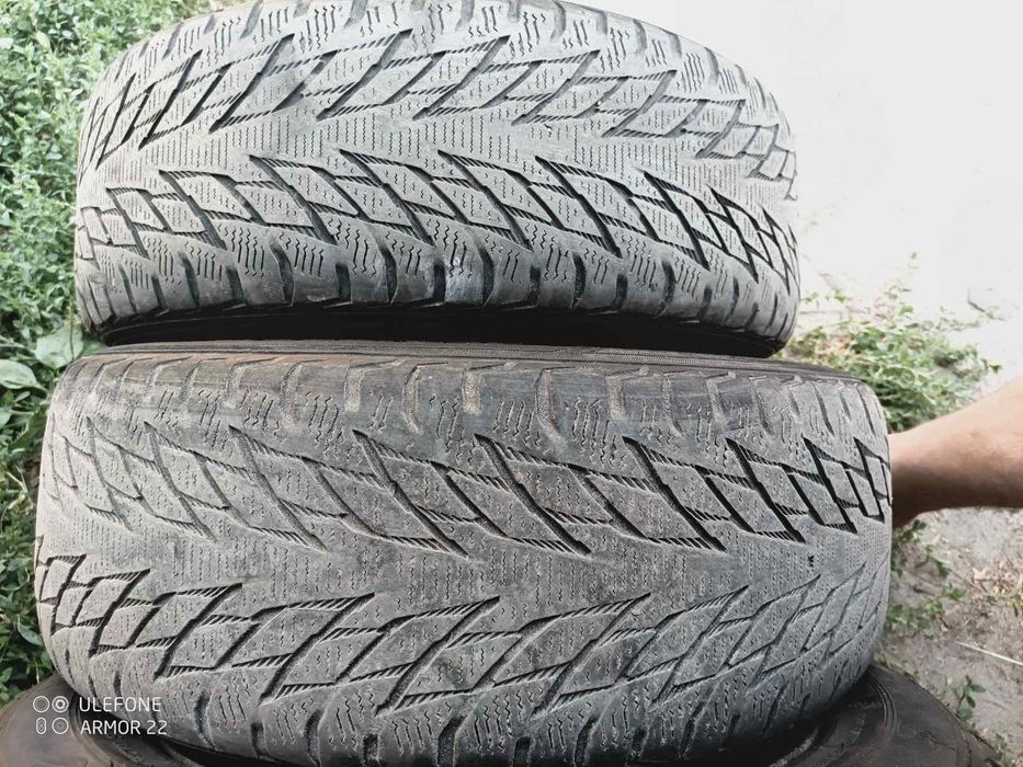 Гума зимова Nokian 205/60 R16 92H  
Зима залишок протектора 4мм
Кол