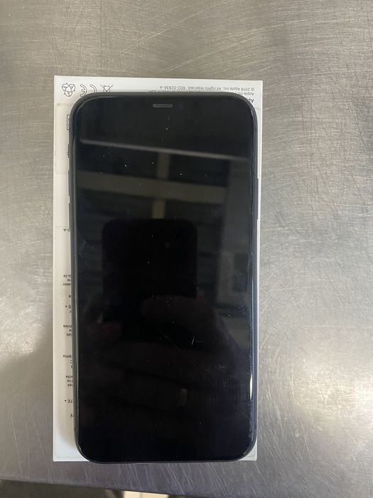 Продается телефон айфон 11 64 GB! Працює ! Тільки є тріщина на екрані