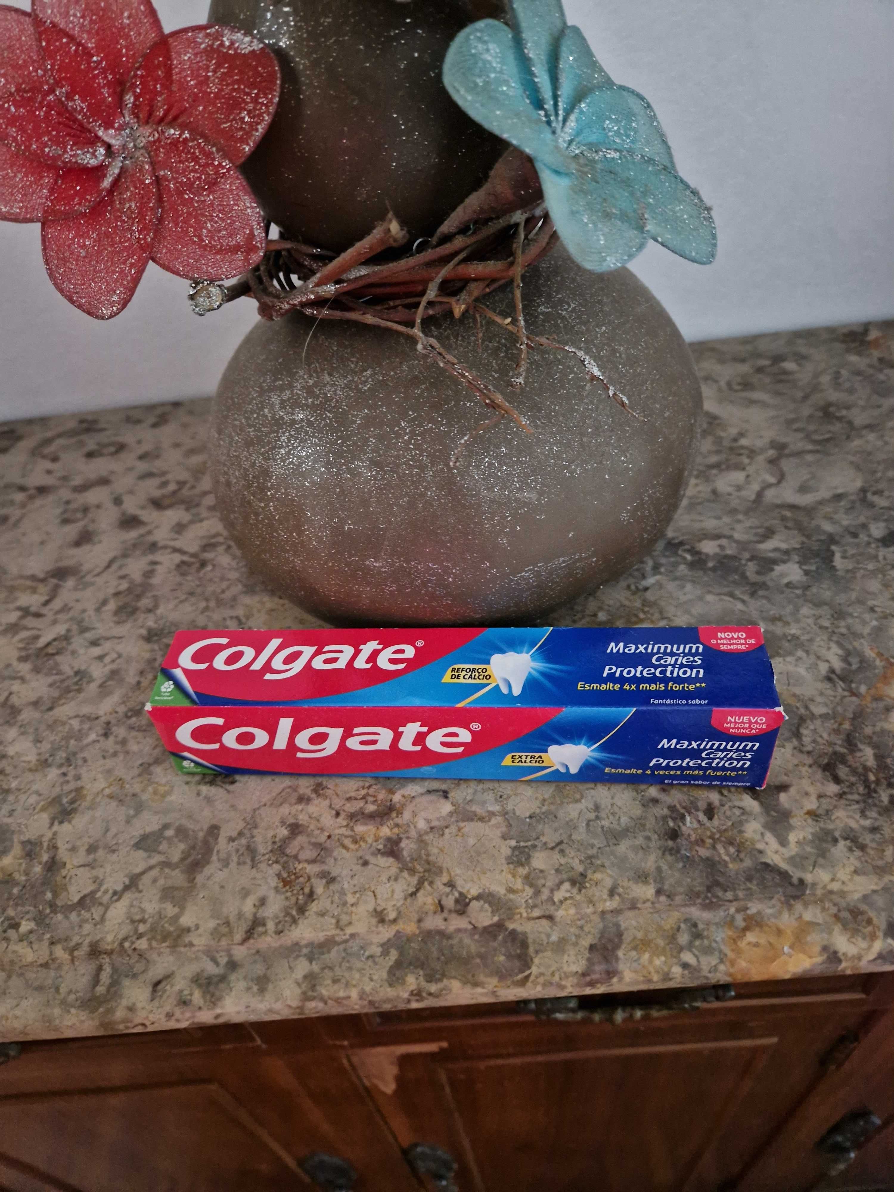 Cabaça lacada com flores de meia de vidro