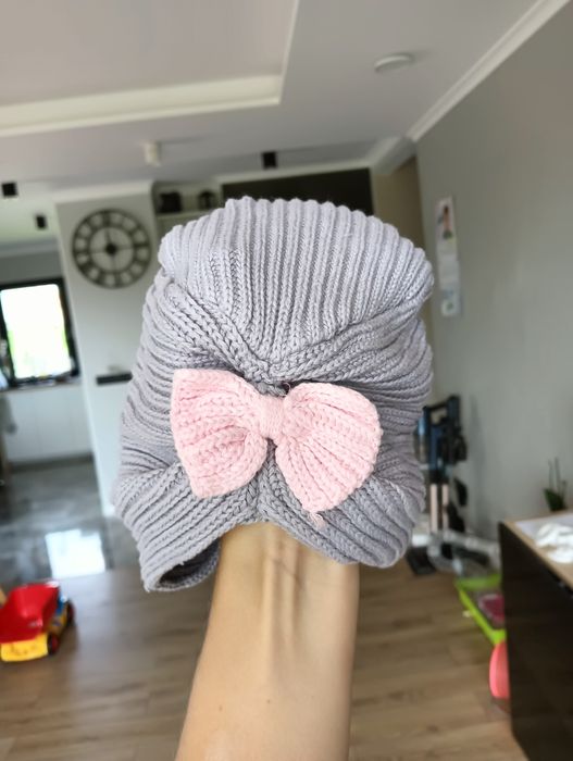 Elegancka czapka beret z kokardą