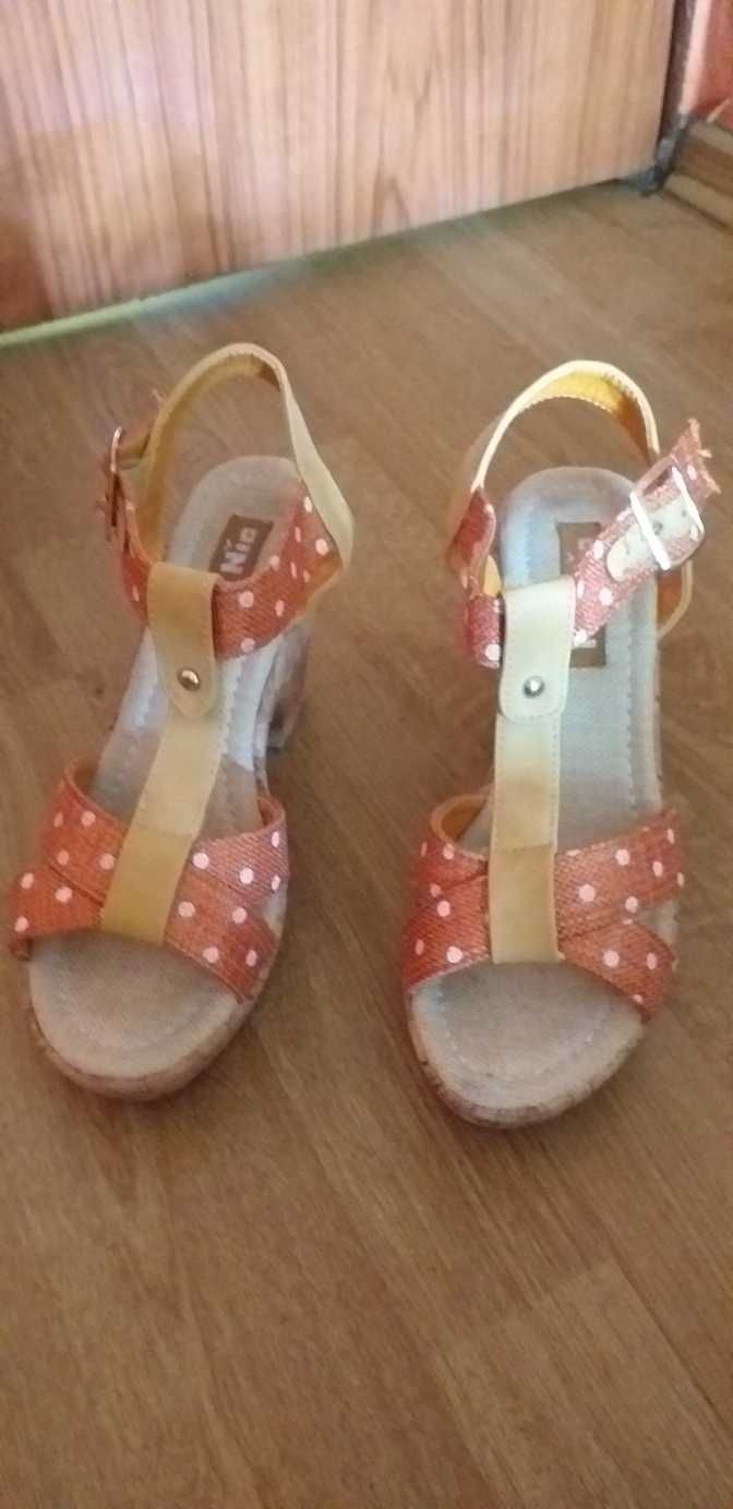 Sprzedam sandałki Deichmann 38