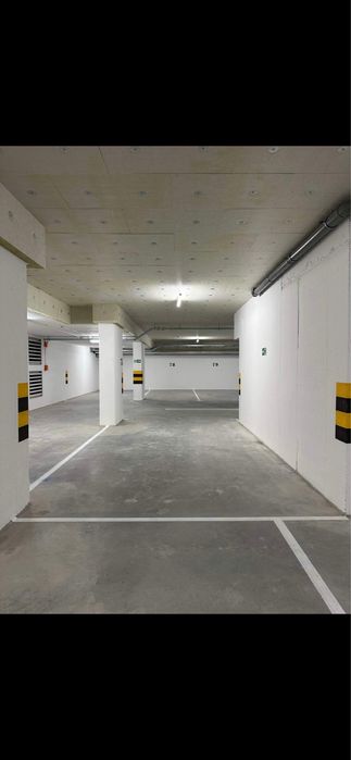 Wynajme miejsce postojowe w garzu podziemnym wybickigo 5