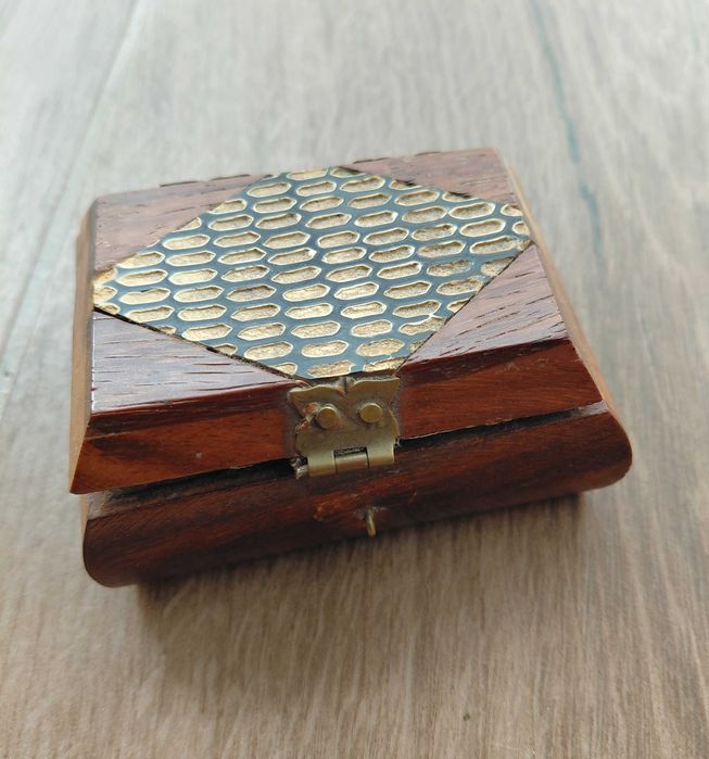 Caixinha em madeira/Guarda jóias