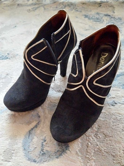 Botas Pretas compensadas