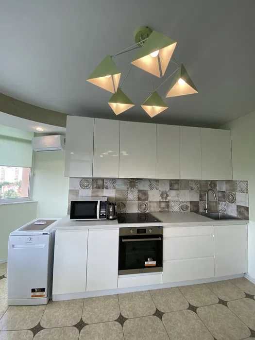 Новая 2 ком. квартира на Алексеевке, 2 мин. метро Перемоги