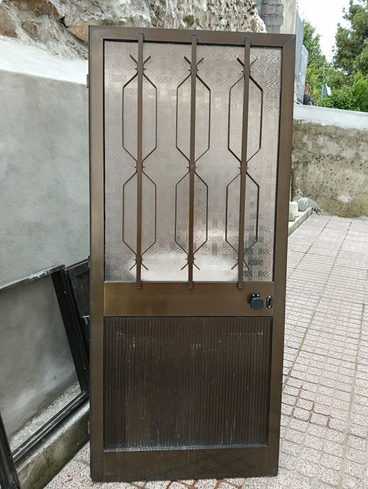 Porta em alumínio com aro