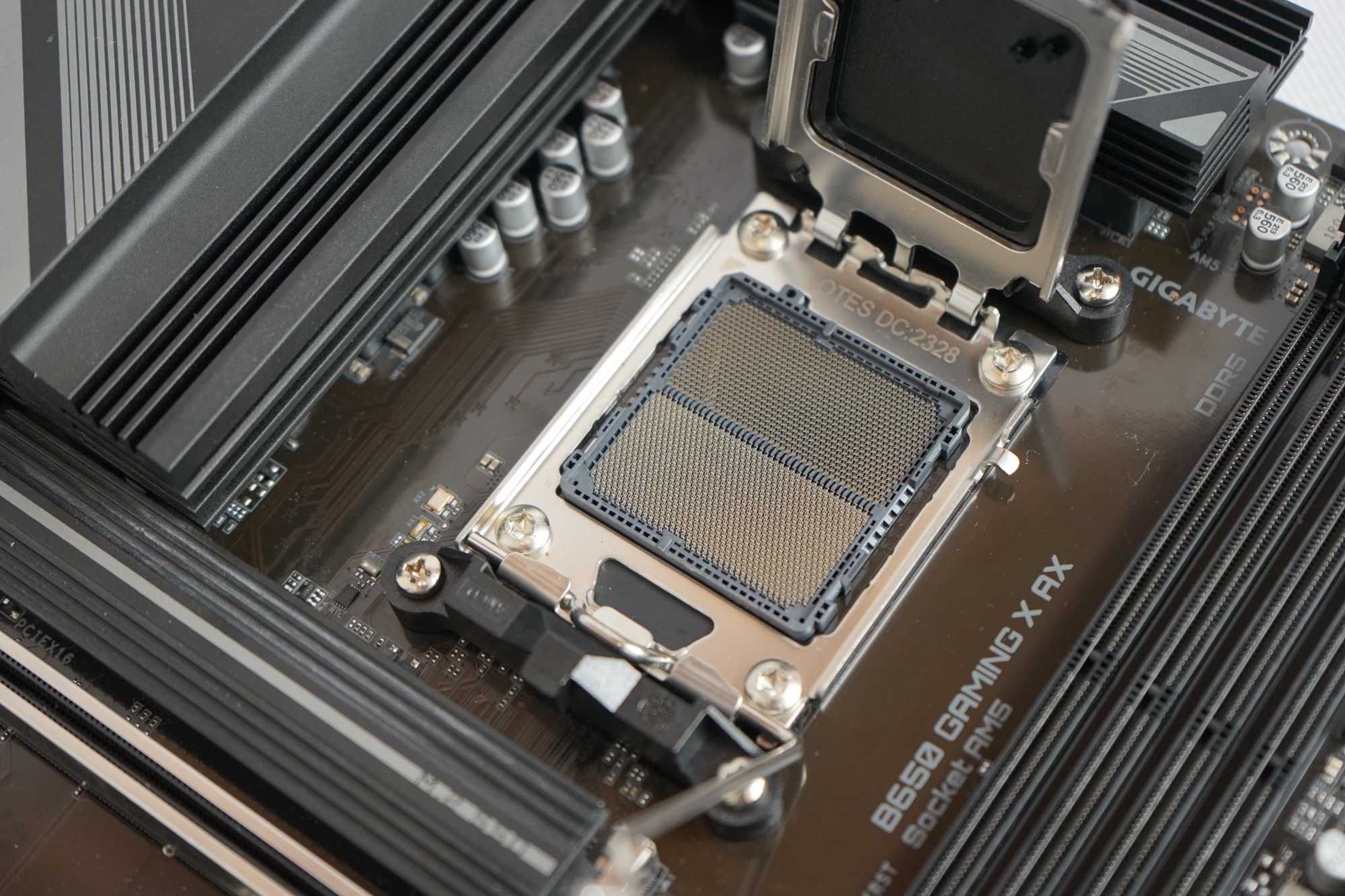 Материнська плата GiGABYTE B650 Gaming X AX