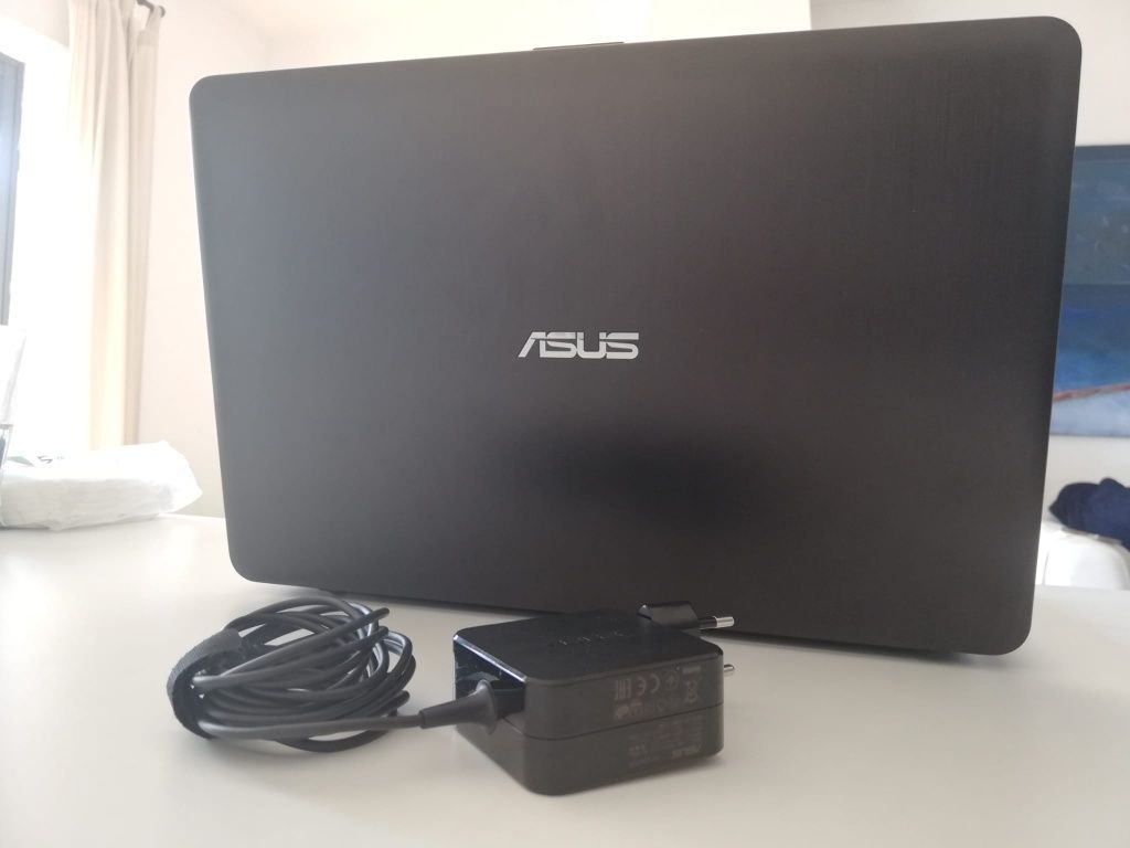 Computador ASUS (como novo)