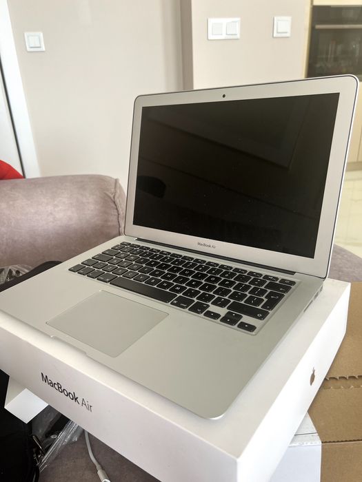 MacBook Air 13” srebrny (A1466, 8GB RAM, 128GB SSD) + odtwarzacz CD