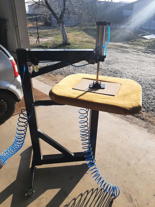 Prasa tapicerska do paneli krzeseł praska scisk pneumatyczna