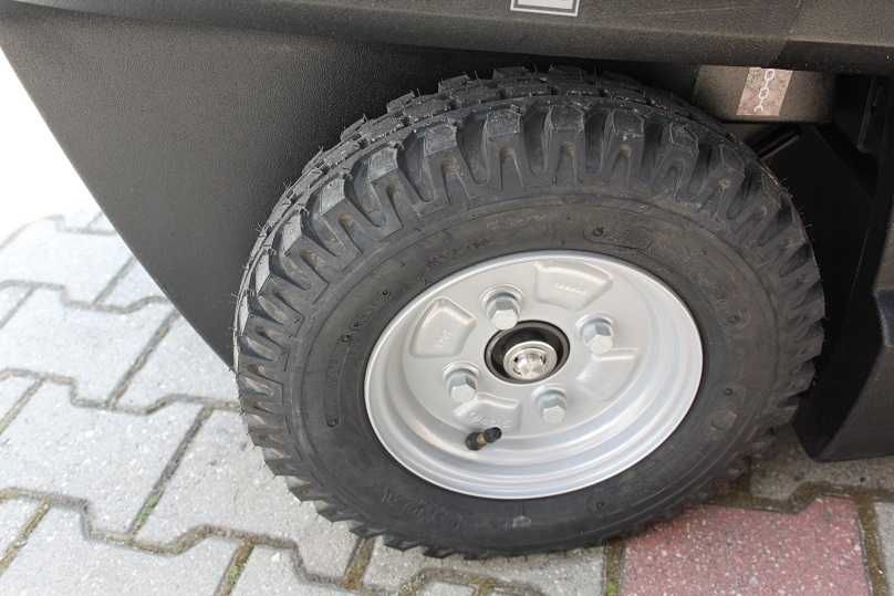 Zamiatarka Karcher KM 100/100 R LPG  jak nowa 25h  fv23%  26000 netto