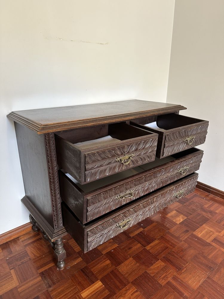 Comoda e mesas de cabeceira