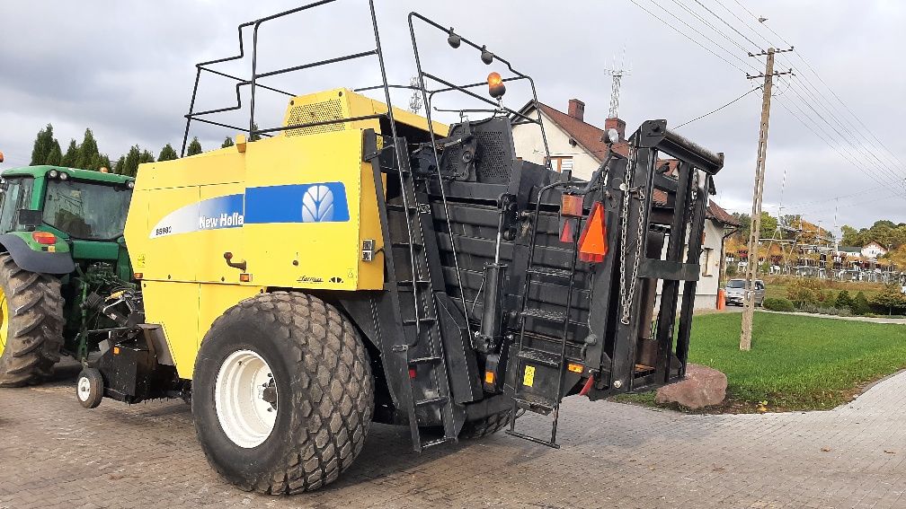 Prasa New Holland BB980