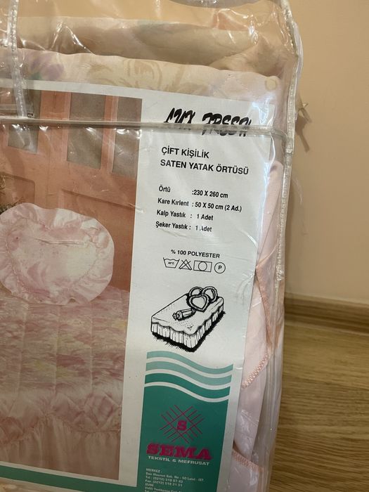 Персикове покривало на ліжко з фігурними подушками, Туреччина