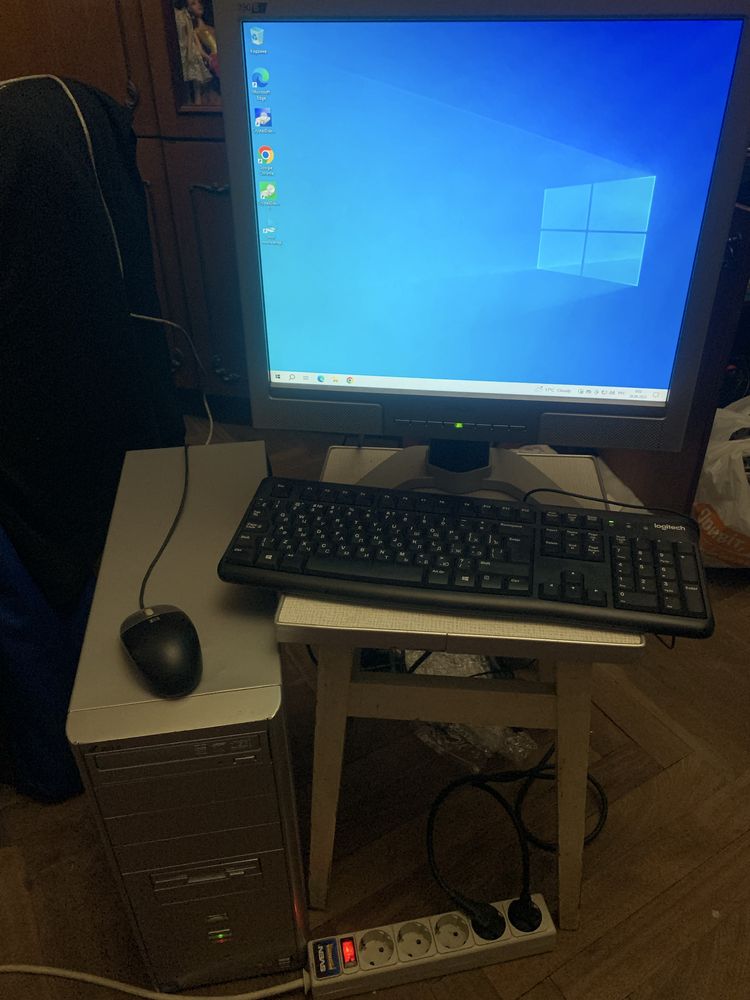 Монитор  Philips  HNB7190T. С динамиками в хорошем состоянии.