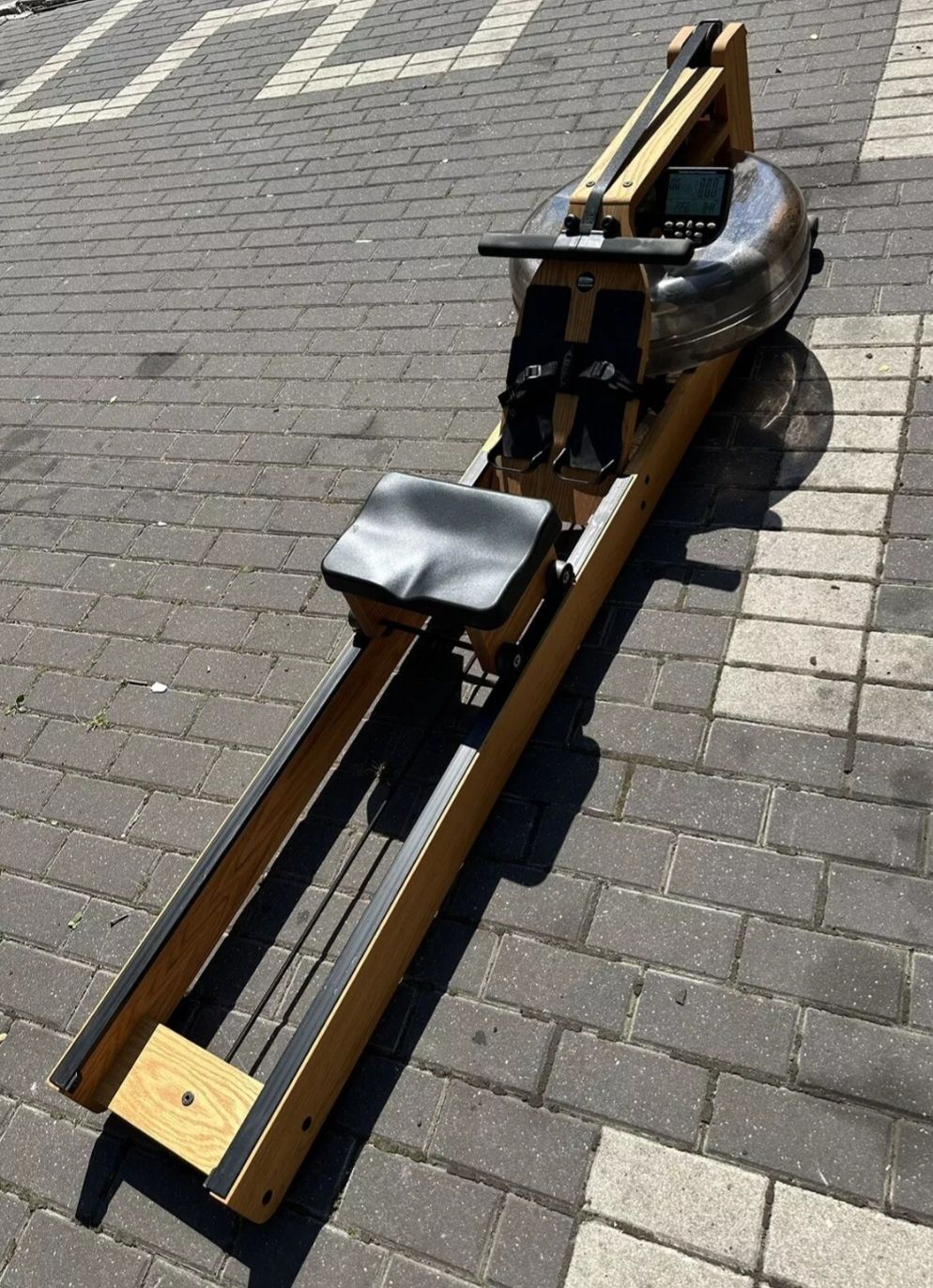 Dębowy wioślarz wodny WATERROWER S4 z monitorem