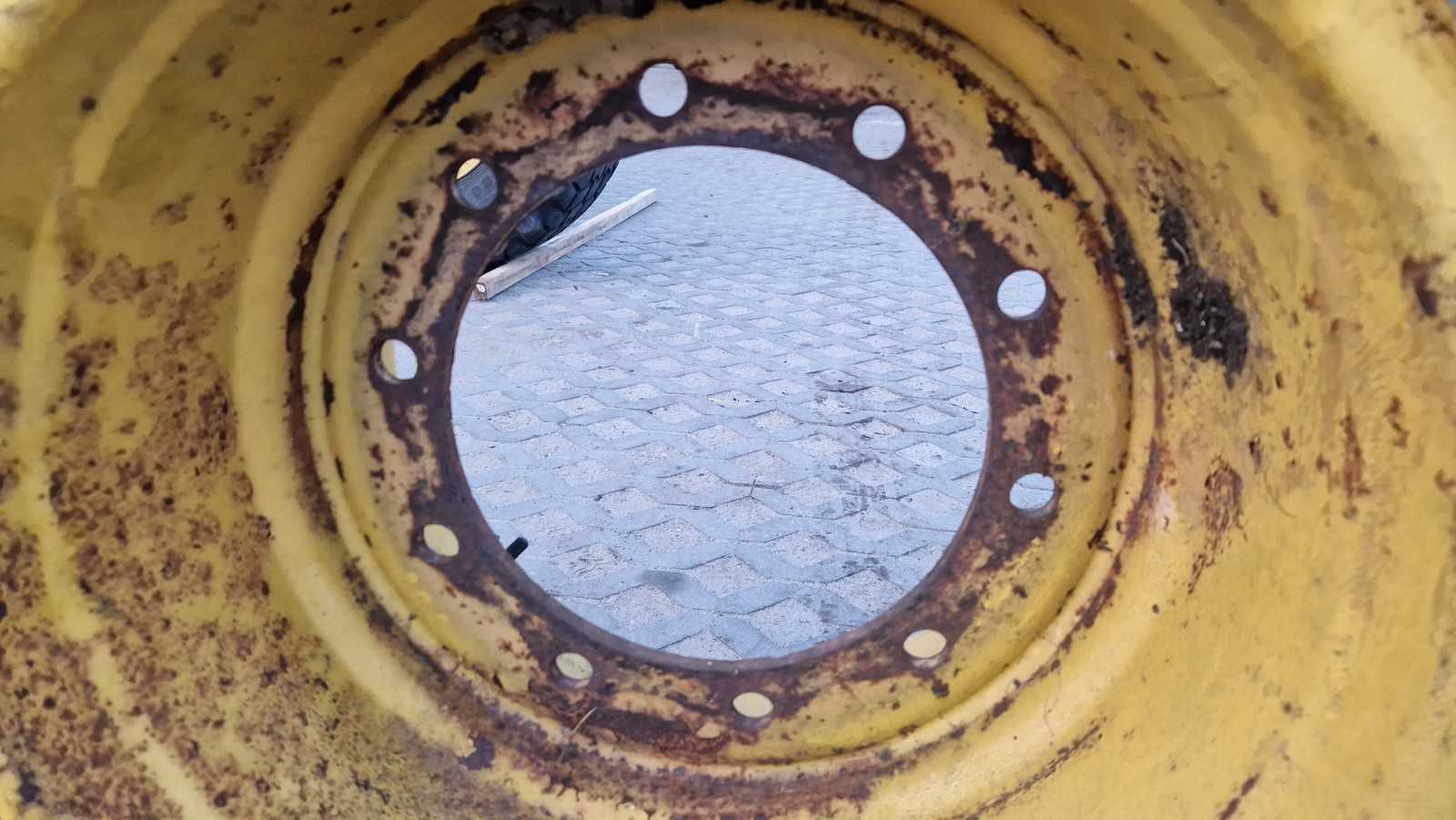 koło 405/70-20, 16/70-20, 400/70-20, 16.0/70-20 Goodyear JCB beznapraw