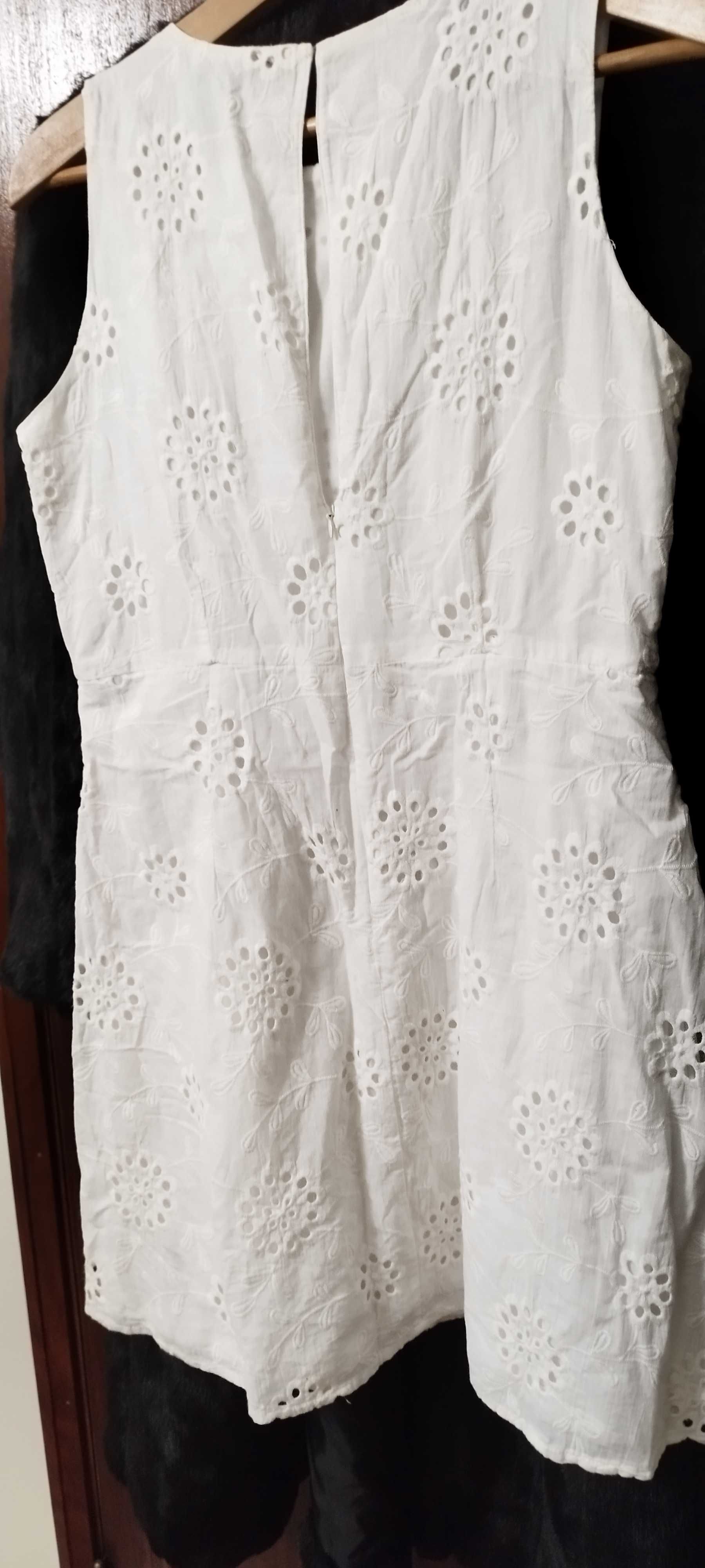 Várias peças roupa
