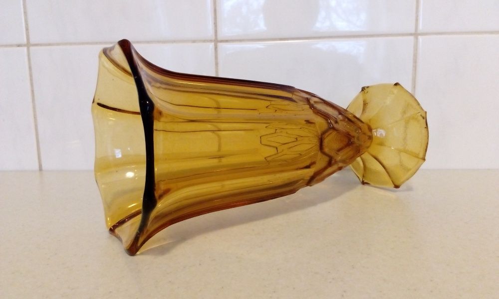 Ваза для цветов из янтарного стекла