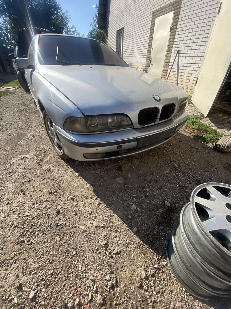 BMW e39 на запчасти или под восстановление
