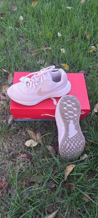 Кросівки NIKE 35.5