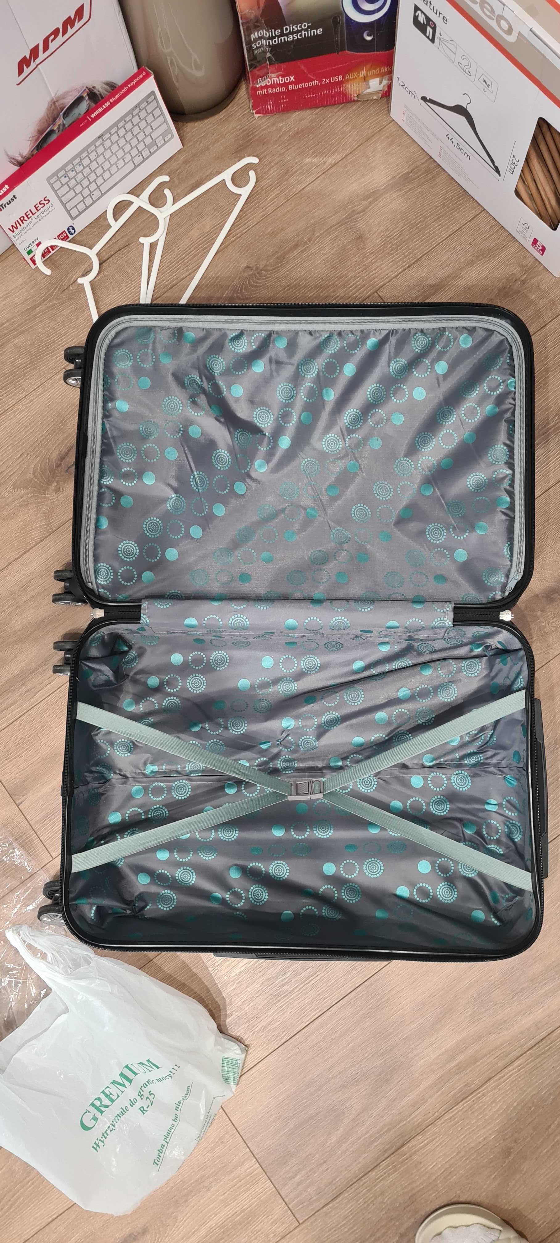 Mała podróżna walizka bagaż kabinowa