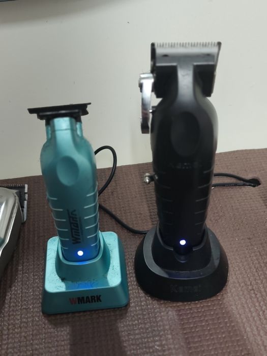 Duas Máquinas de cortar cabelo