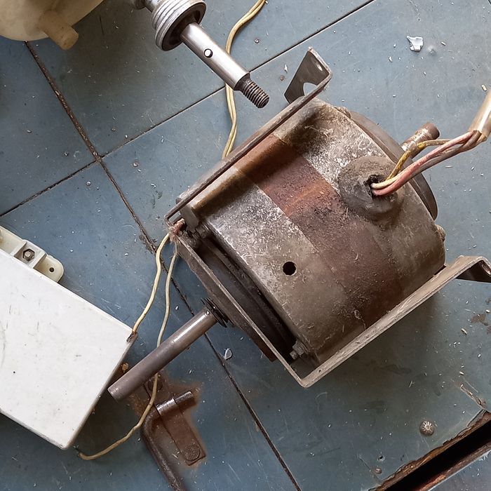 Продам  электродвигателя от стиральной машины  Сибирь