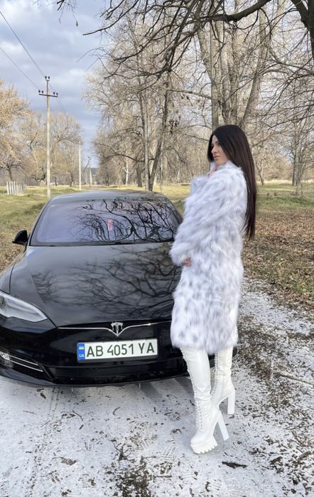 Легка довга Біла шуба з еко-хутра .Розпродаж.