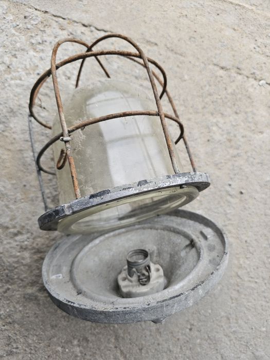 Dwie Lampy przemyslowe z czasów PRL