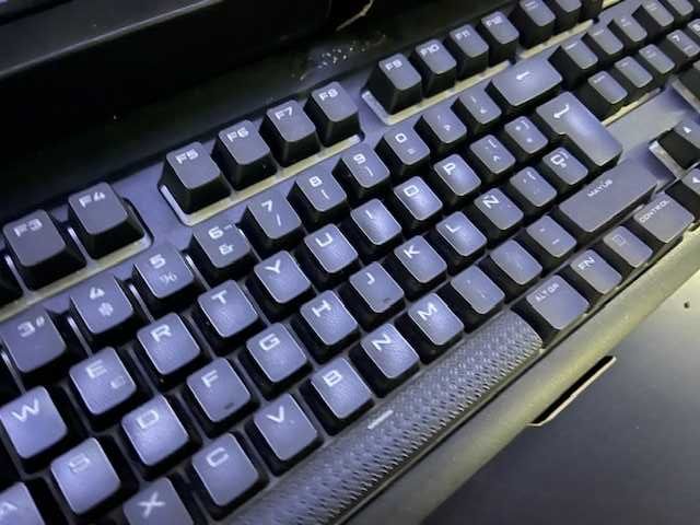 Teclado Corsair K68 RGB