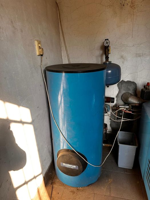 Piec na olej opałowy BUDERUS model G115 z osprzętem