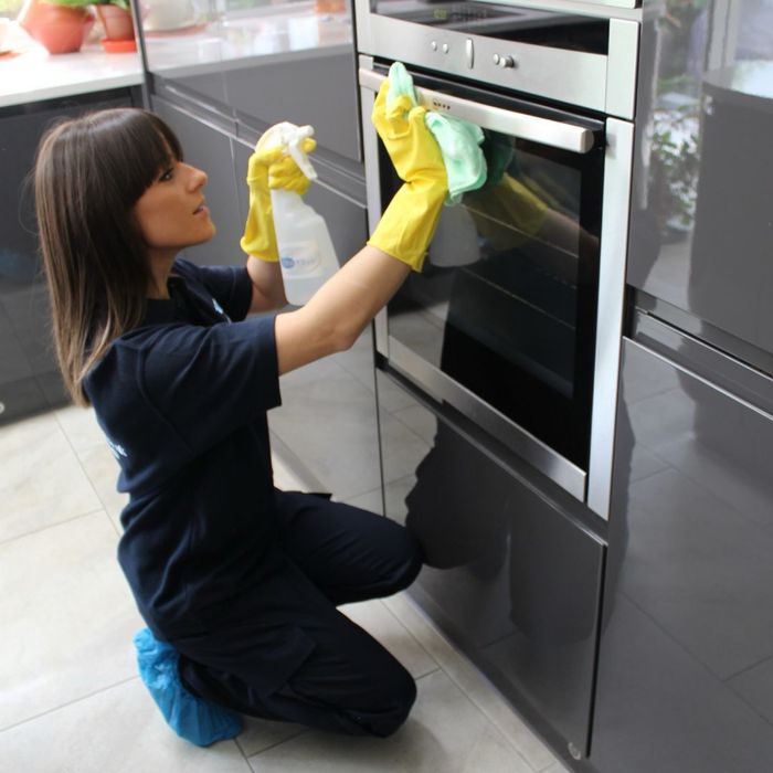 Професійне прибирання квартир, будинків та офісів у Києві — недорого