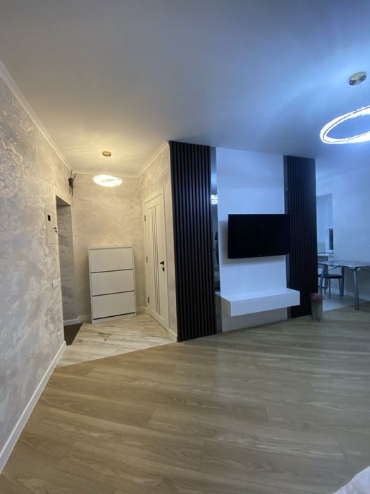 Продаю 2 комнатную квартиры м. Научная, пр. Науки, 23