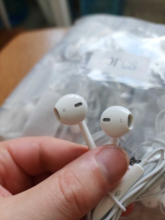 Навушники Apple iPhone EarPods with Mic 3.5 мм  одним лотом 50шт