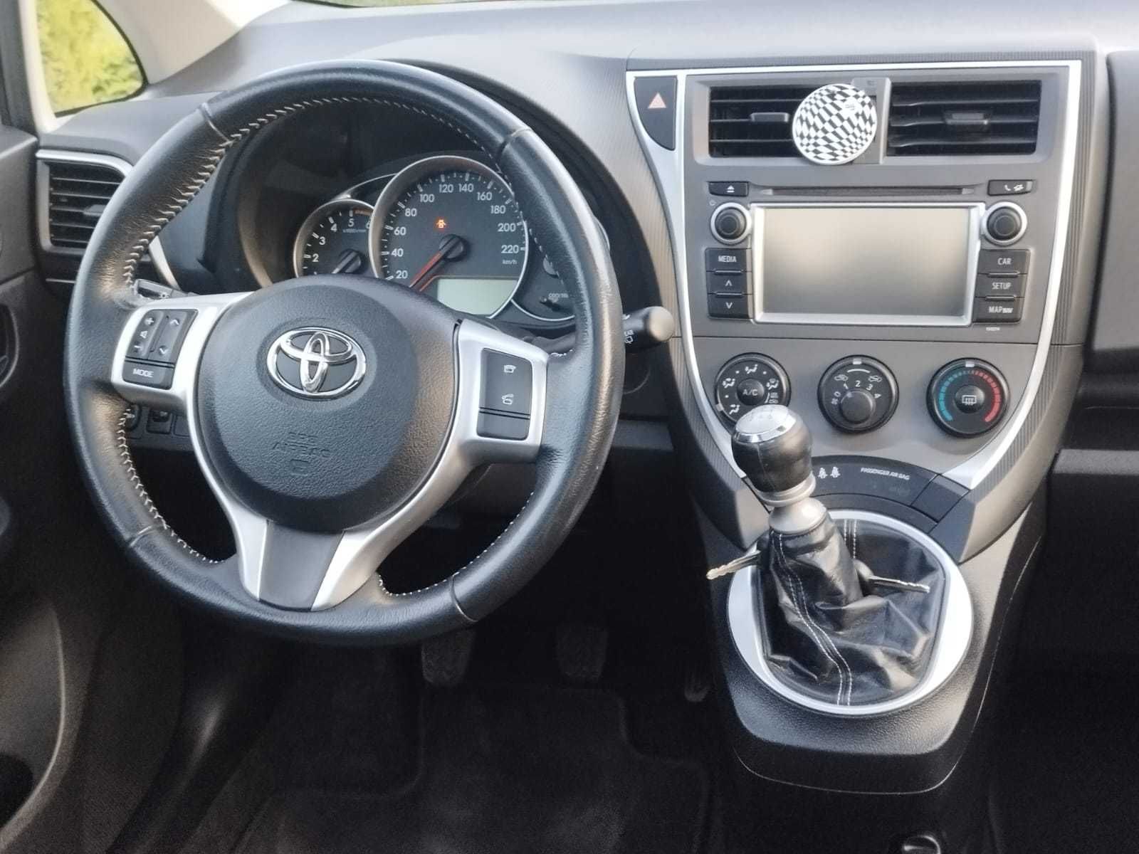 Toyota Verso-S. 1.4 D4D,90 KM,Klima,Kamera,Panorama-Dach,2014r.