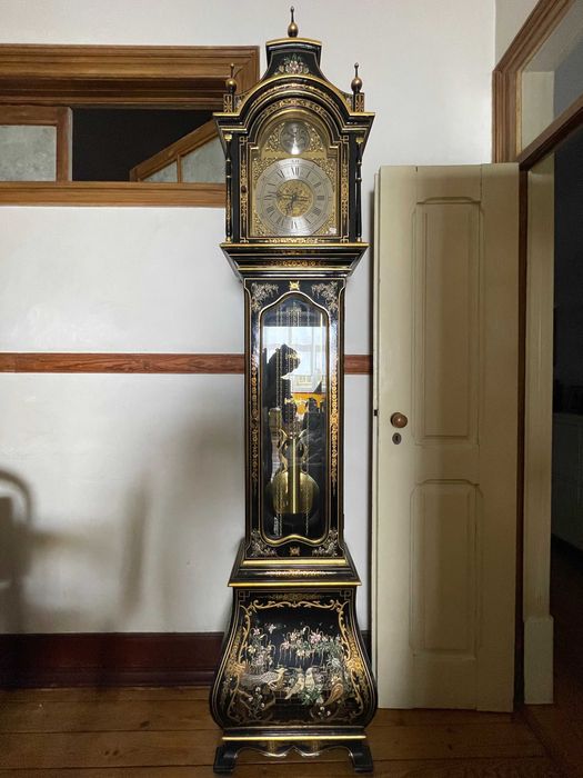 Relógio de pêndulo antigo