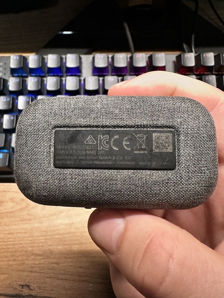 Оригінальний кейс Sennheiser MOMENTUM True Wireless 2
