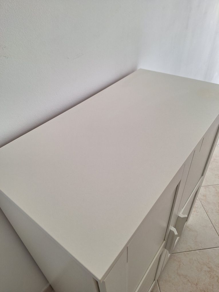 Armário com portas branco do Ikea