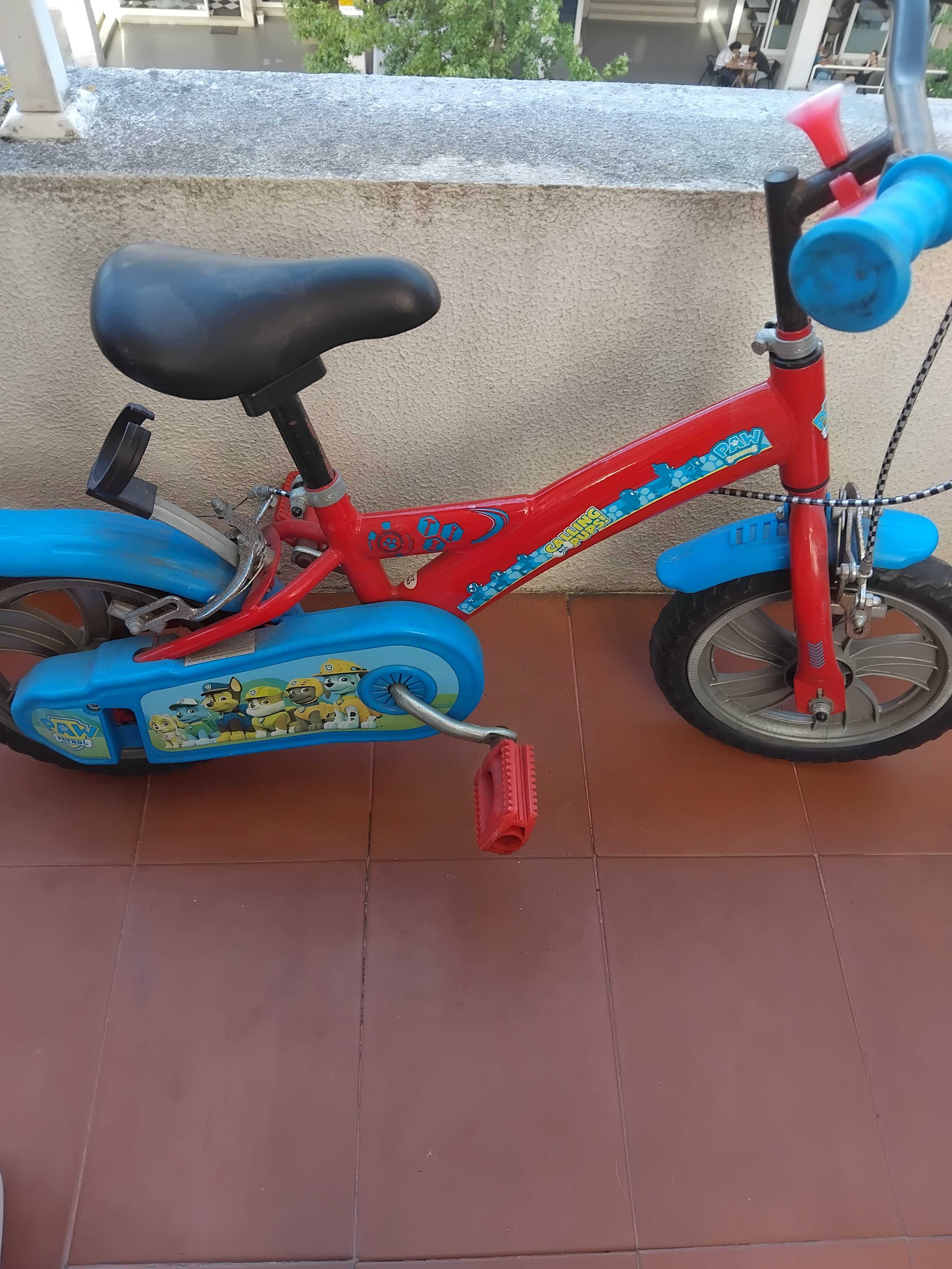 Bicicleta patrulha pata 4/5 anos