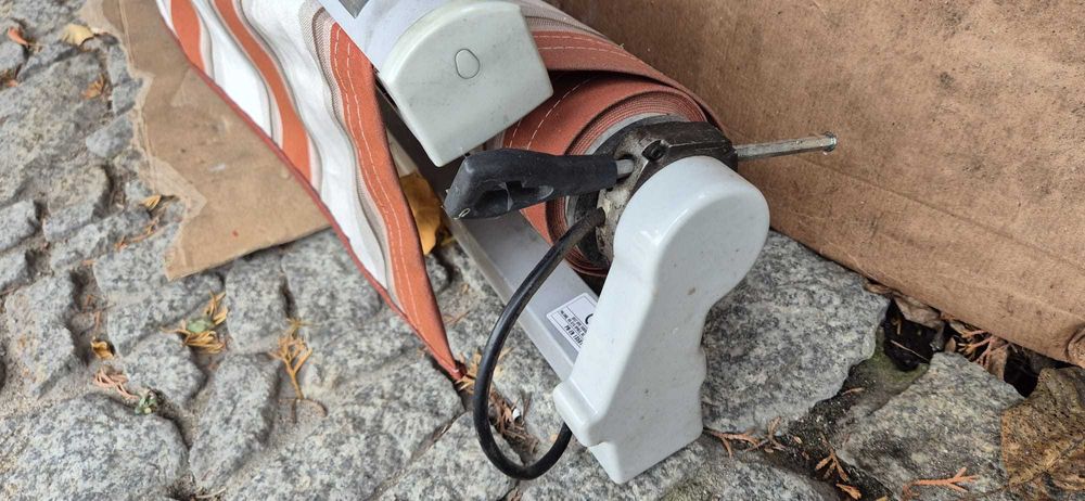 Markiza tarasowa bez kasety – solidna, sprawna, elektryczna na pilota