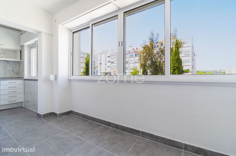 Apartamento T2 para arrendar em Linda a Velha